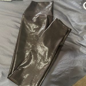 Carbon reptile shine legging